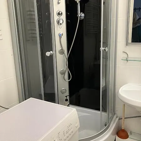 Przytulny Apartament Z Bezplatnym Parkingiem Apartment *